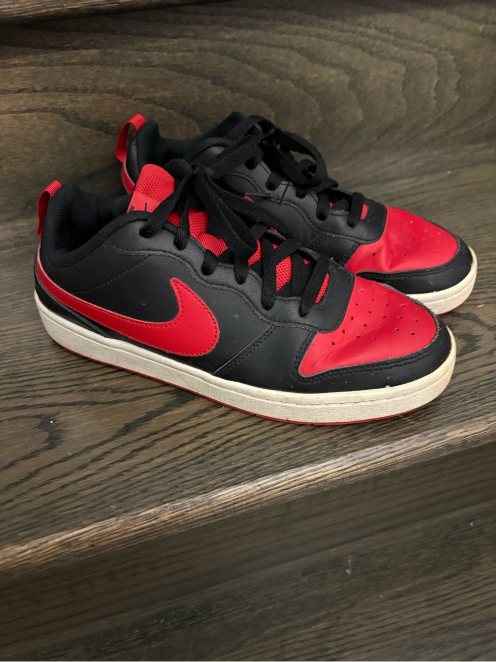 Nike youth unisex red/black runners sz 7 your EUC
